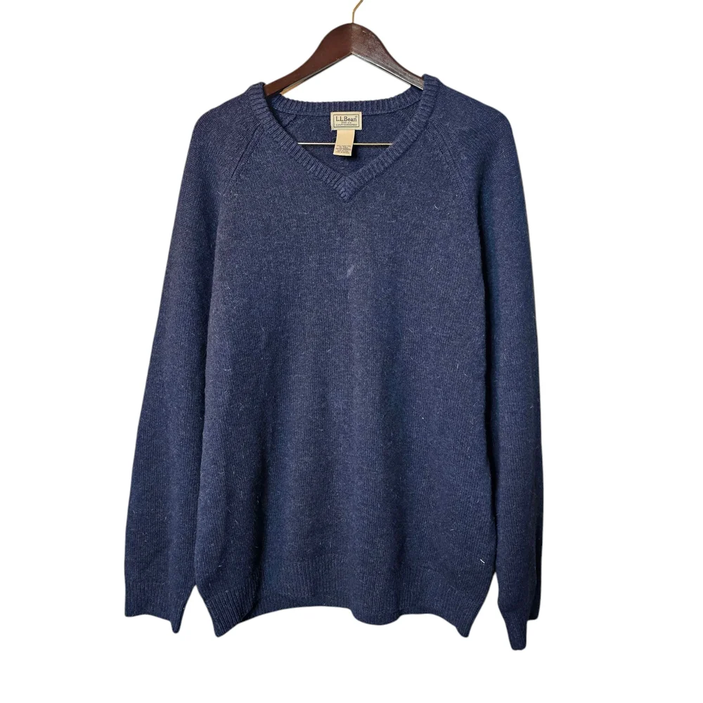 L.L. Bean Sweater - 100% Lambswool - V-Neck - Navy - Knit - Warm - Classic